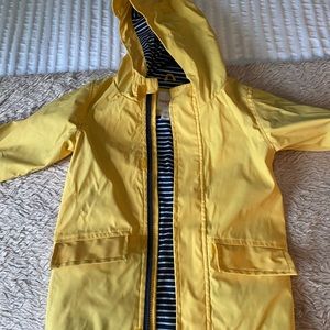 Unisex 4T Rain coat. Yellow w navy stripe lining. Lightweight and waterproof.